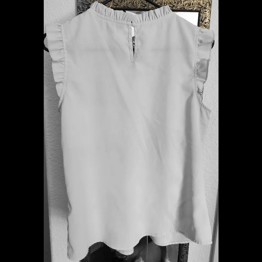 Sleeveless Blouse - Picture 5 of 8